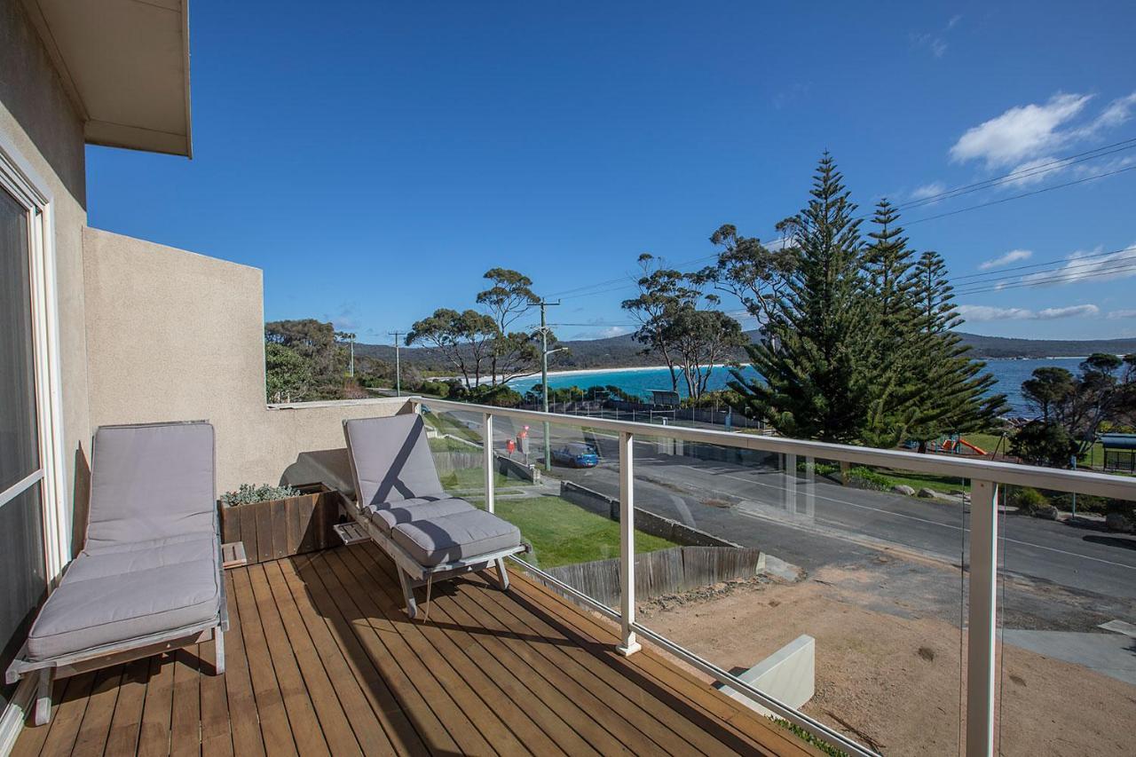 Quarterdeck Apartment Binalong Bay Exterior photo
