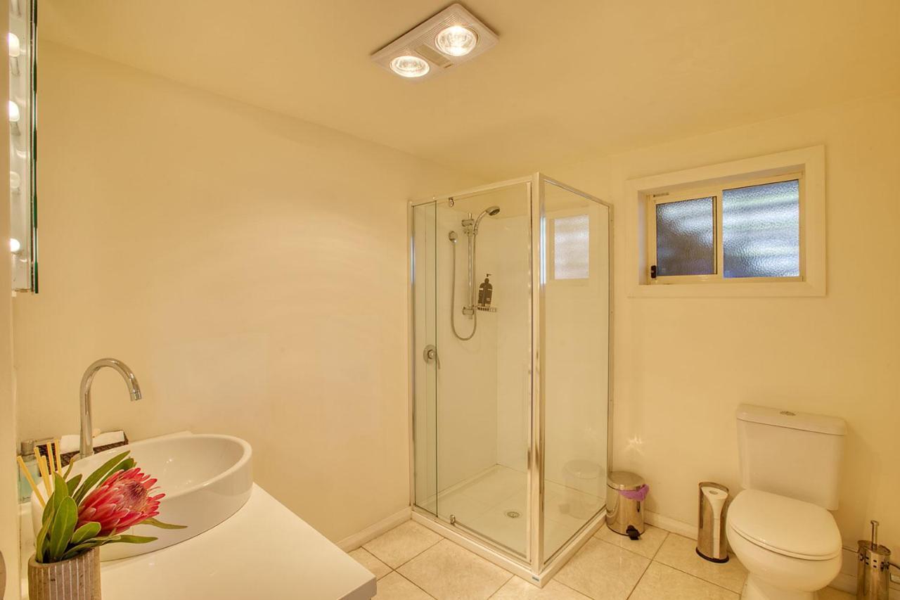 Quarterdeck Apartment Binalong Bay Exterior photo