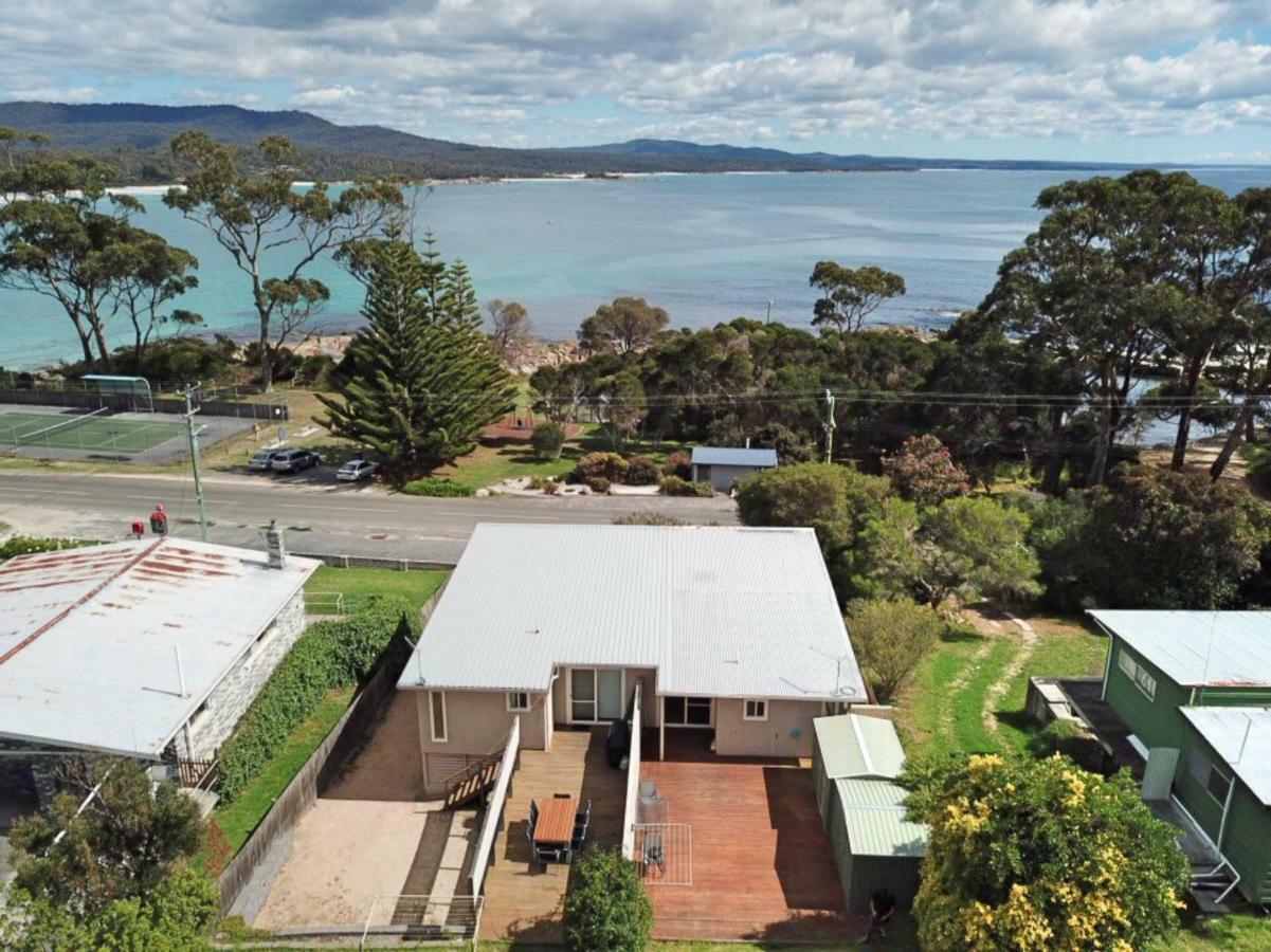 Quarterdeck Apartment Binalong Bay Exterior photo